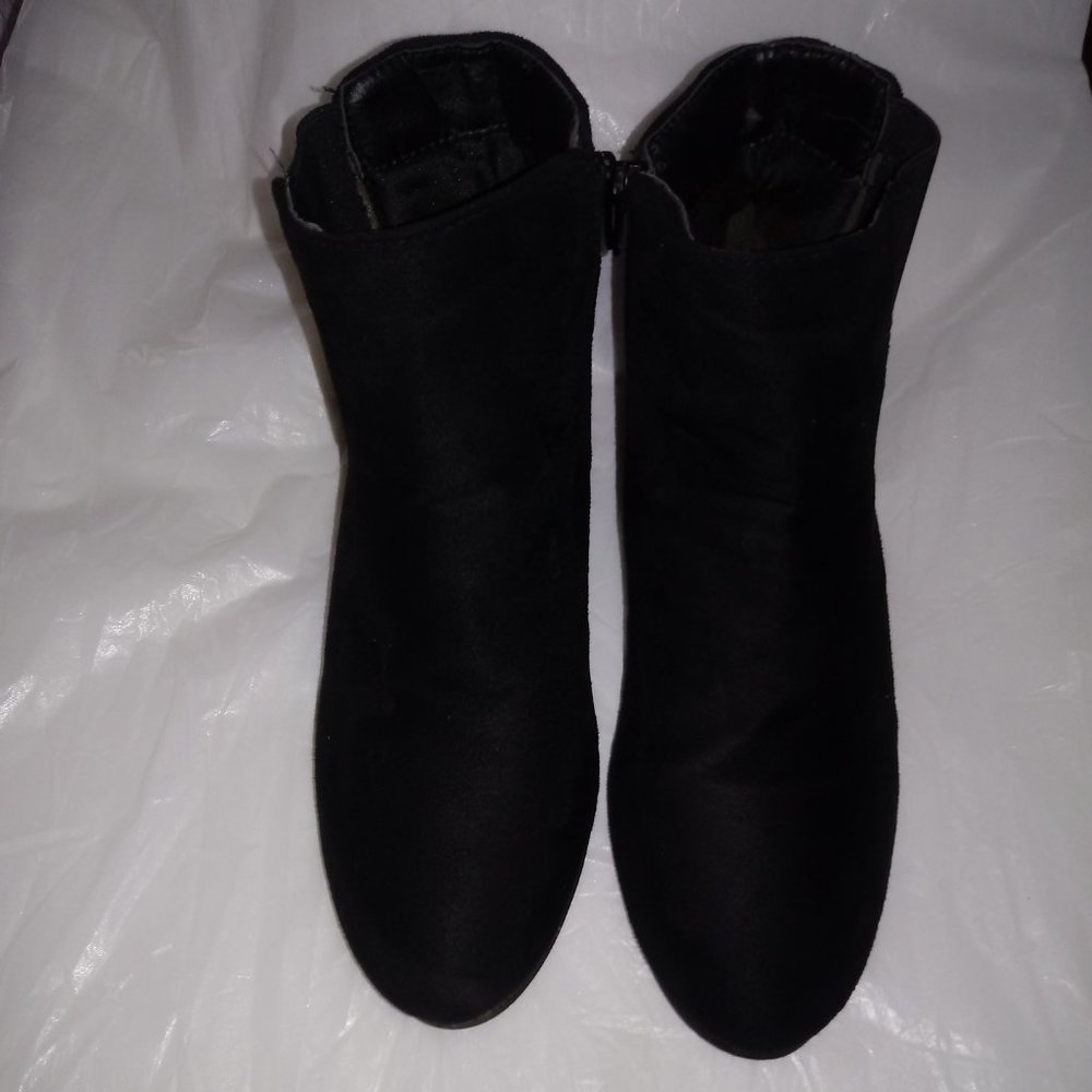 WOMEN'S ANKLE BOOTS.